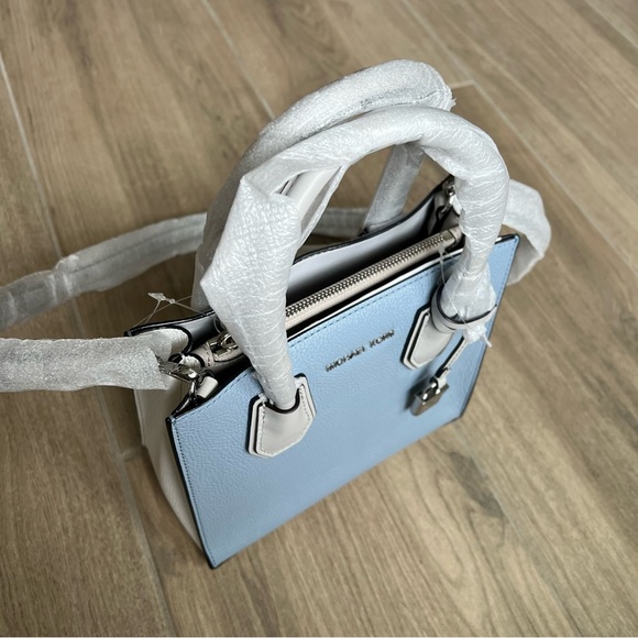 Michael Kors Mercer Medium Messenger Bag - Picture 5 of 7